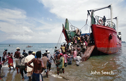 manam volcano evacuation 2004